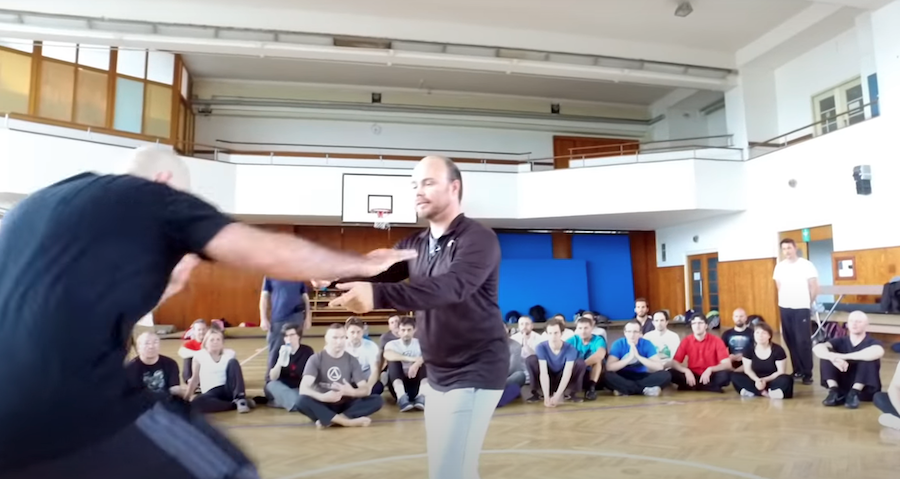 adam mizner en francais